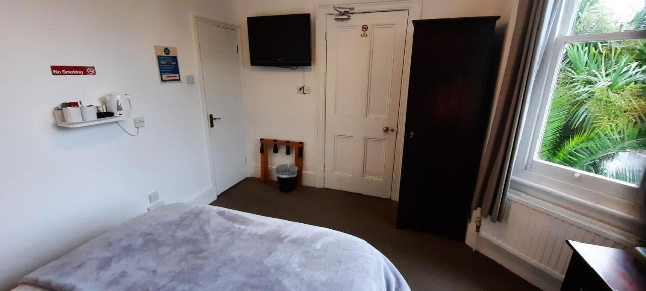 Colebrook Guest House Farnborough  Kültér fotó