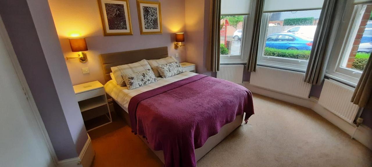 Colebrook Guest House Farnborough  Kültér fotó