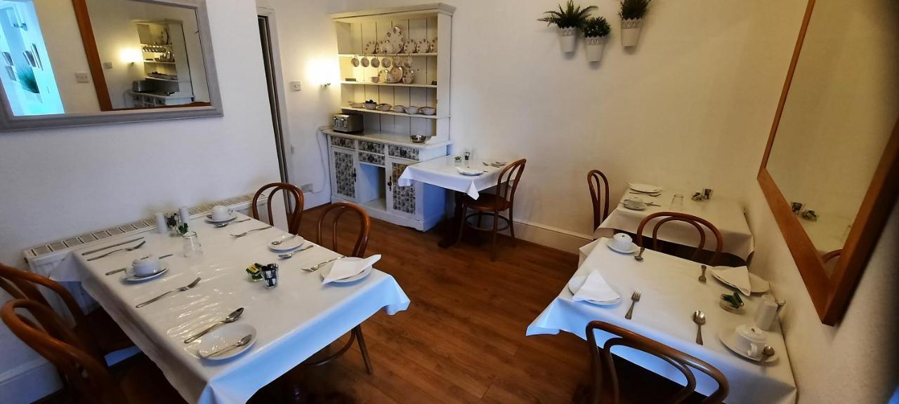 Colebrook Guest House Farnborough  Kültér fotó