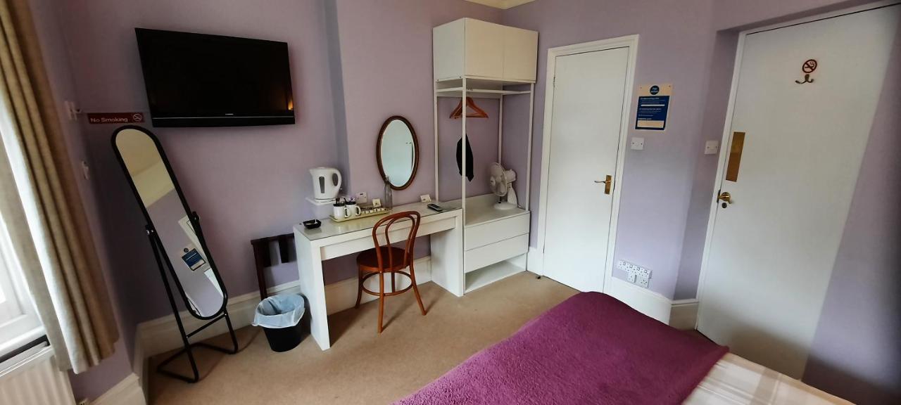 Colebrook Guest House Farnborough  Kültér fotó