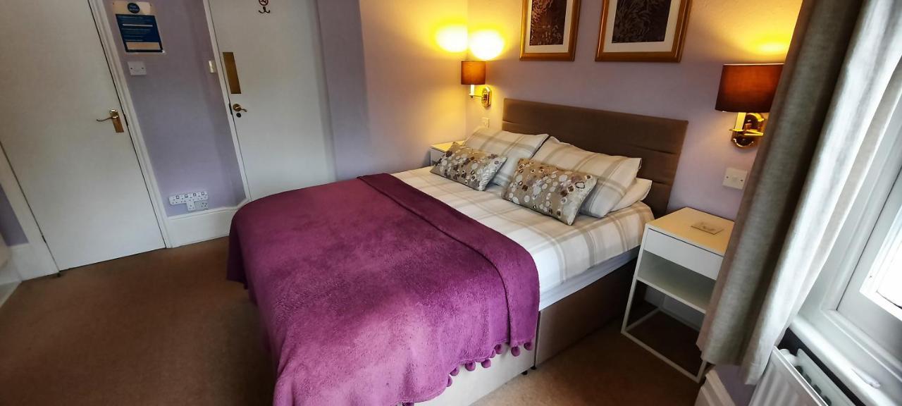 Colebrook Guest House Farnborough  Kültér fotó