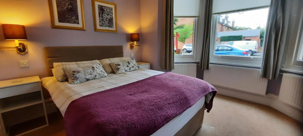 Colebrook Guest House Farnborough  Kültér fotó