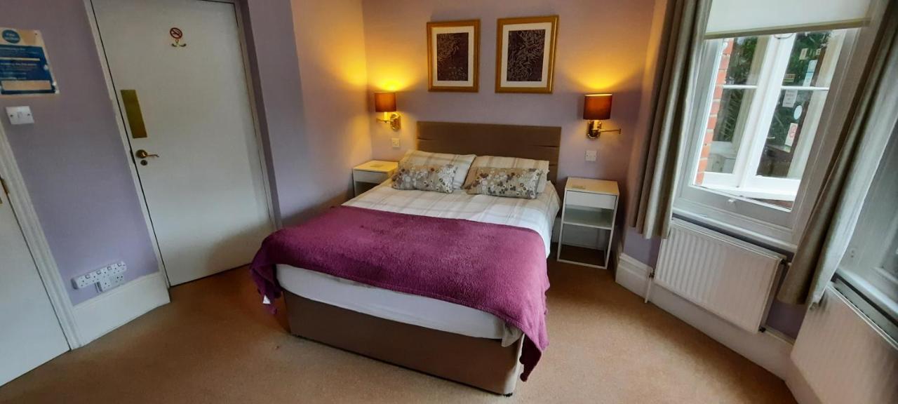 Colebrook Guest House Farnborough  Kültér fotó