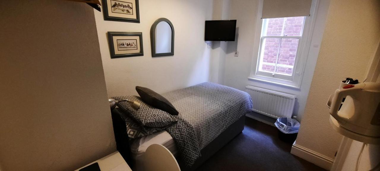 Colebrook Guest House Farnborough  Kültér fotó
