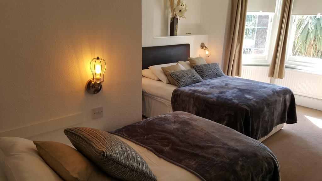 Colebrook Guest House Farnborough  Kültér fotó