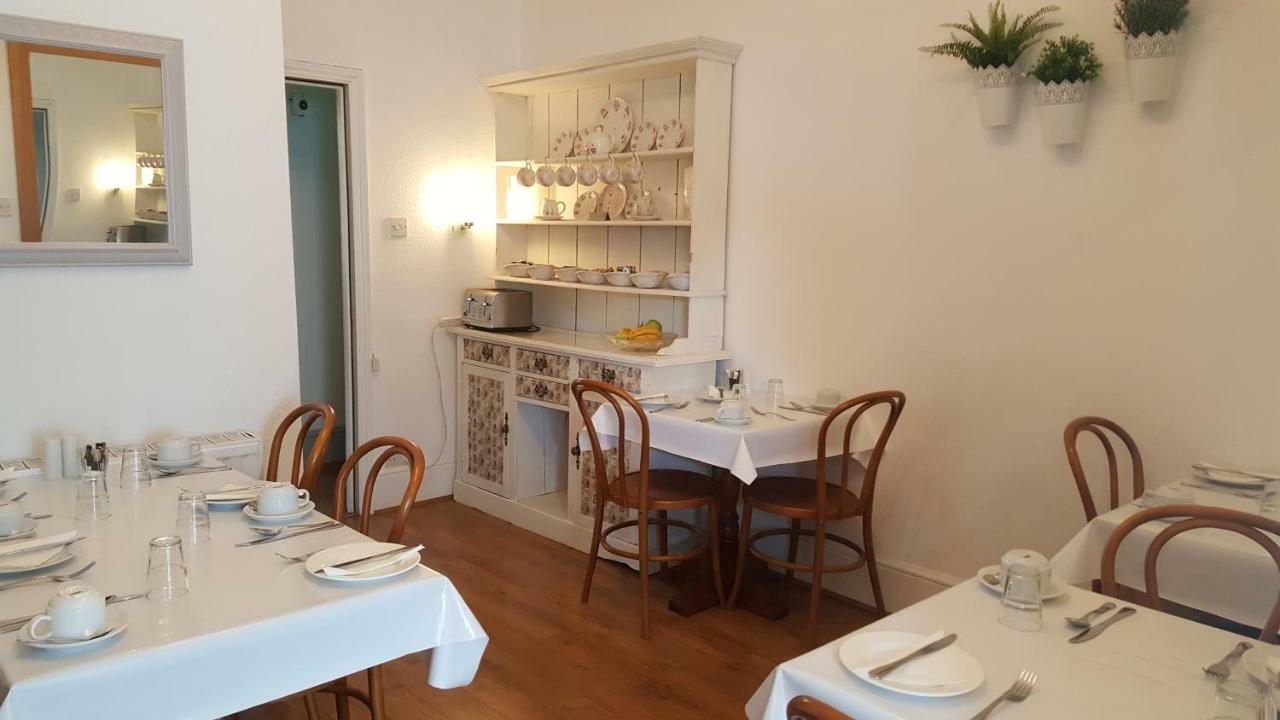 Colebrook Guest House Farnborough  Kültér fotó