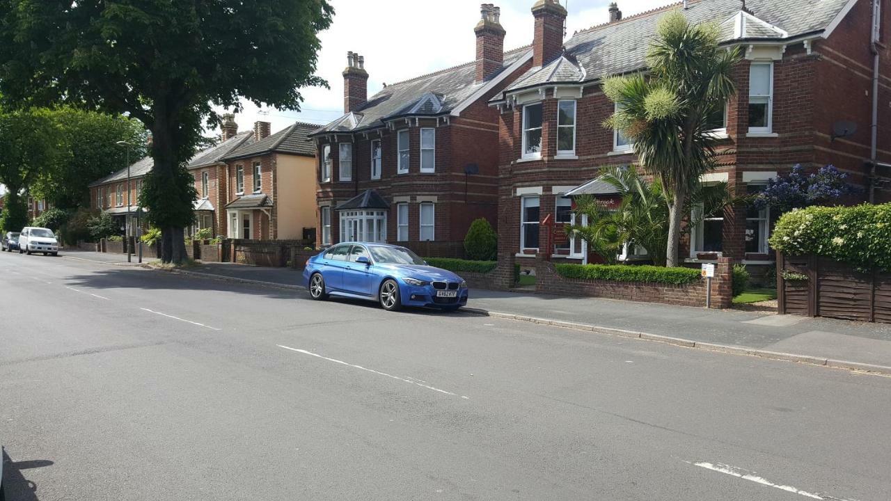 Colebrook Guest House Farnborough  Kültér fotó